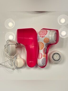 Clarisonic Mia 2 Facial Cleansing Brush Bundle + Charger & Case